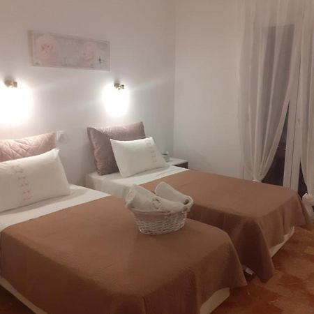 Marili Downstairs Apartments Roda  Luaran gambar