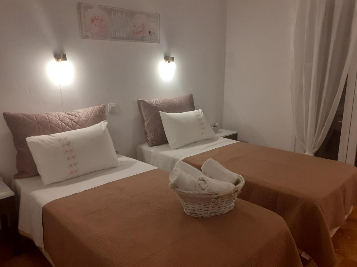 Marili Downstairs Apartments Roda  Luaran gambar