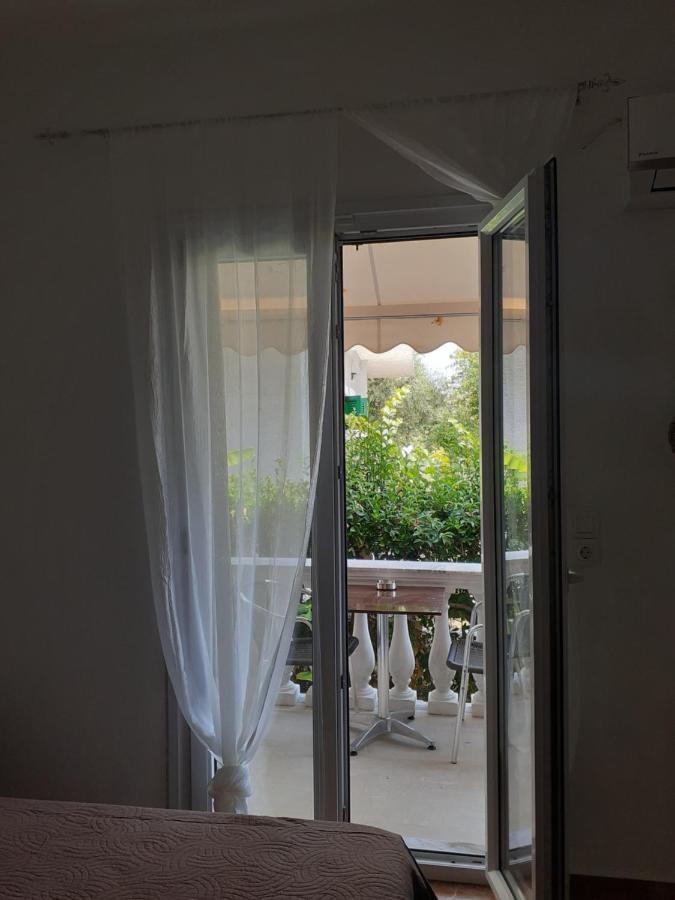 Marili Downstairs Apartments Roda  Luaran gambar
