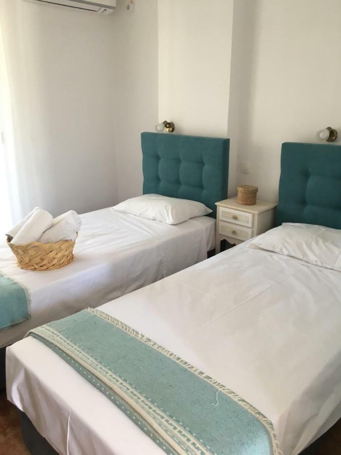 Marili Downstairs Apartments Roda  Luaran gambar